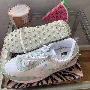 Nike women’s Daybreak shoes